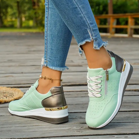 Mepaouo Wedge Sneakers Heel Platform Lace/ Zip Style
Women’s Sz 7.5 - Picture 2 of 8